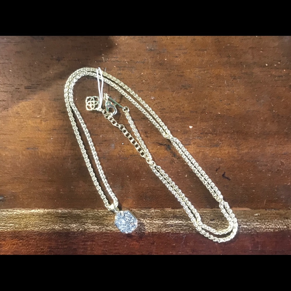 Kendra Scott necklace